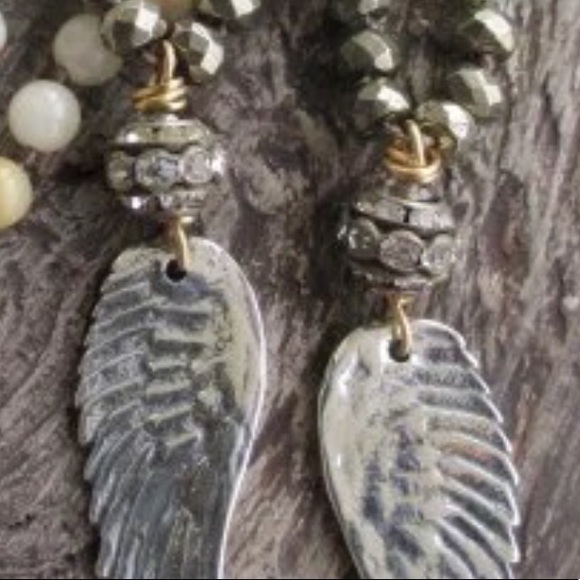 NECKLACE - Picture 2 of 3